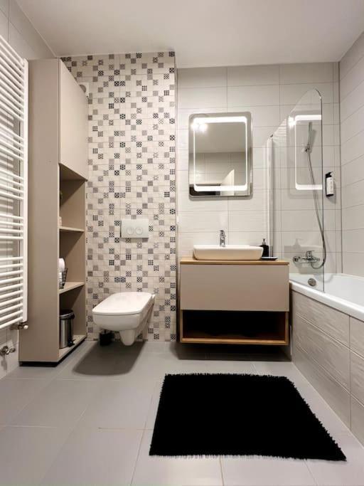Skylark - Singapore Penthouse With Jacuzzi & Panoramic View براشوف المظهر الخارجي الصورة