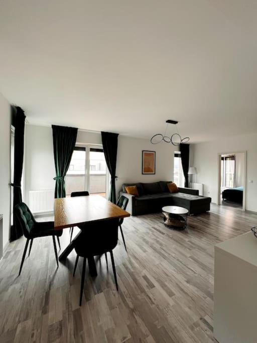 Skylark - Singapore Penthouse With Jacuzzi & Panoramic View براشوف المظهر الخارجي الصورة